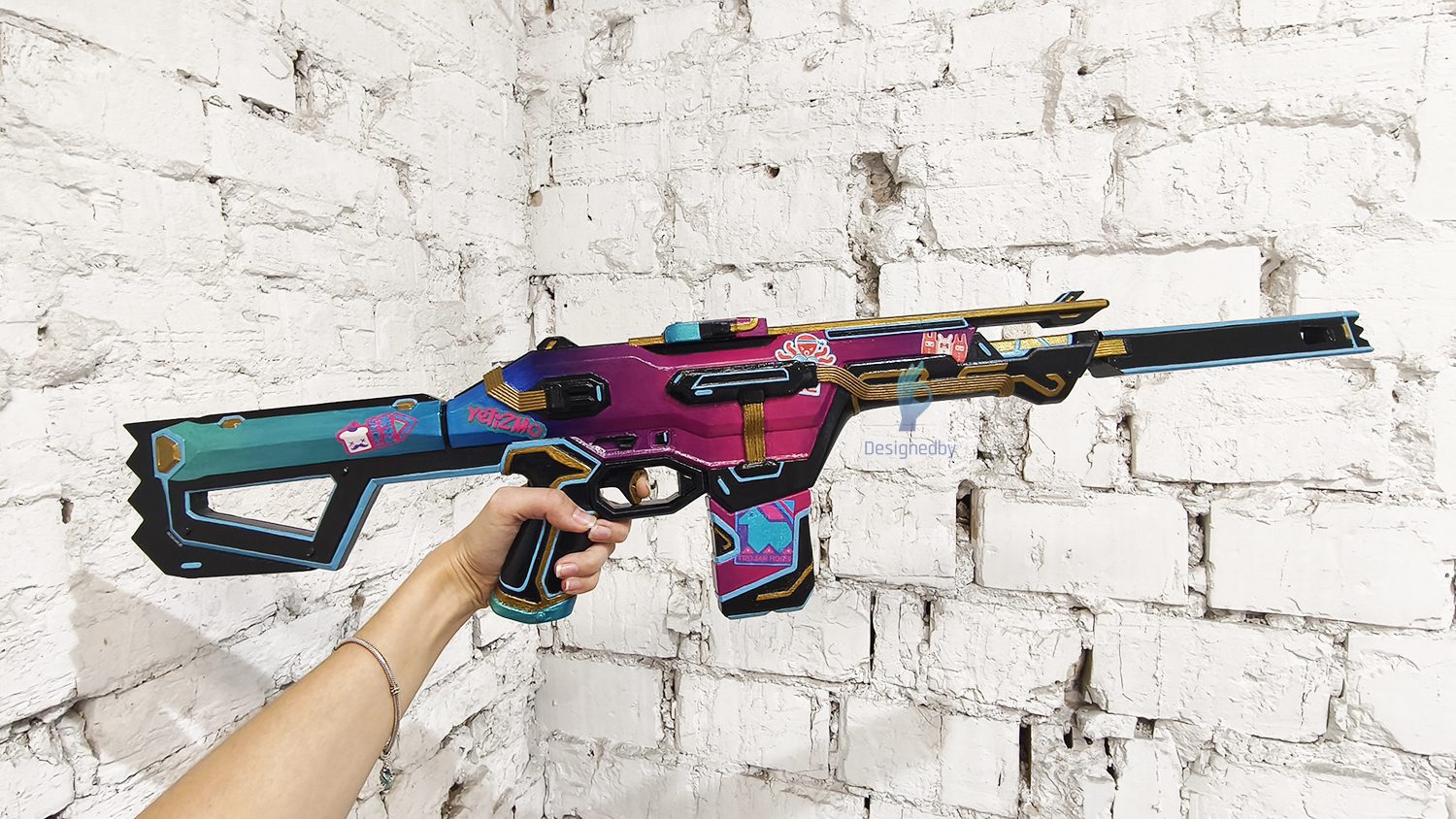 Phantom rifle from Valorant Glitchpop cosplay